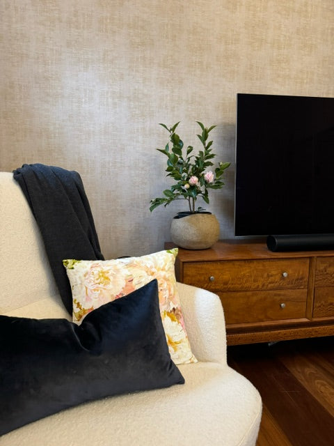 The benefits of using textured wallpaper in your home!