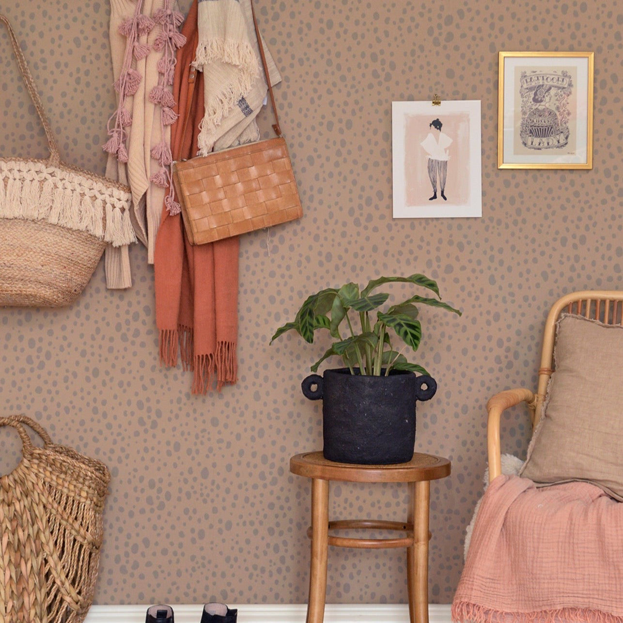 Animal Dots - Soft Brown