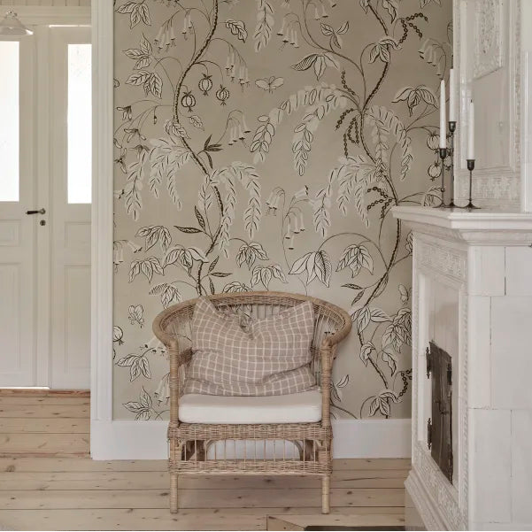 Ottilia wallpaper in Sand colourway