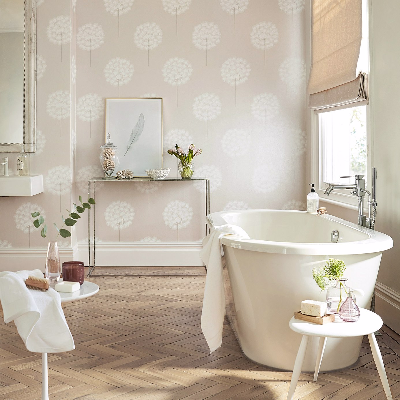 Can you use wallpaper in bathrooms?